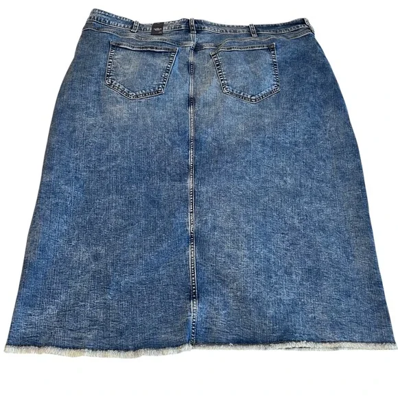 Torrid Plus Size 24 Denim Midi Skirt Front Slit‎ Raw Hem NWT - Picture 7 of 7